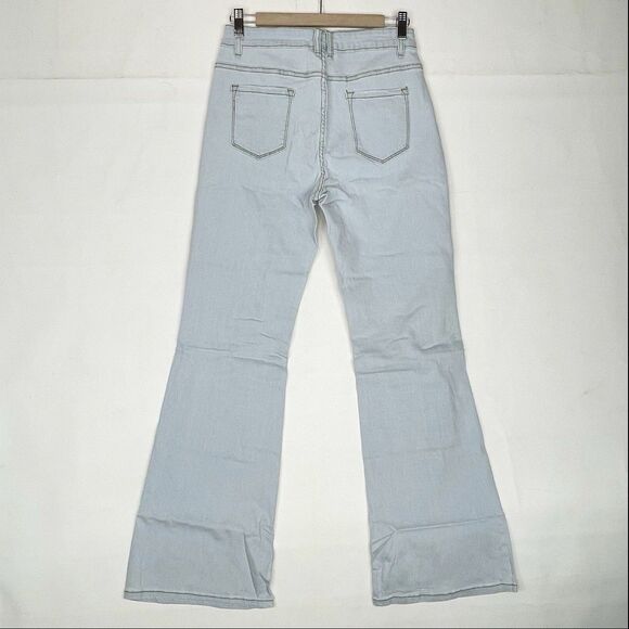 New Women’s Light Wash Distressed Flare Jeans Sz M Fits L XL Stretch High Rise - Picture 4 of 16
